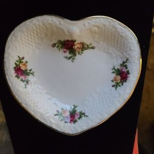 ROYAL ALBERT OLD COUNTRY ROSES HEART DISH